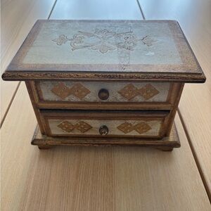 Vintage 50’s -60’s musical jewelry wood box (J)